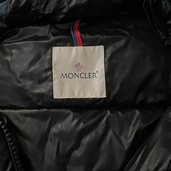 Moncler Seritte Black Short Down Jacket - Picture 11 of 11